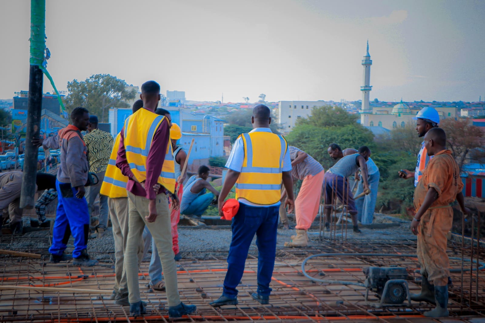 Hoobaan team working on site
